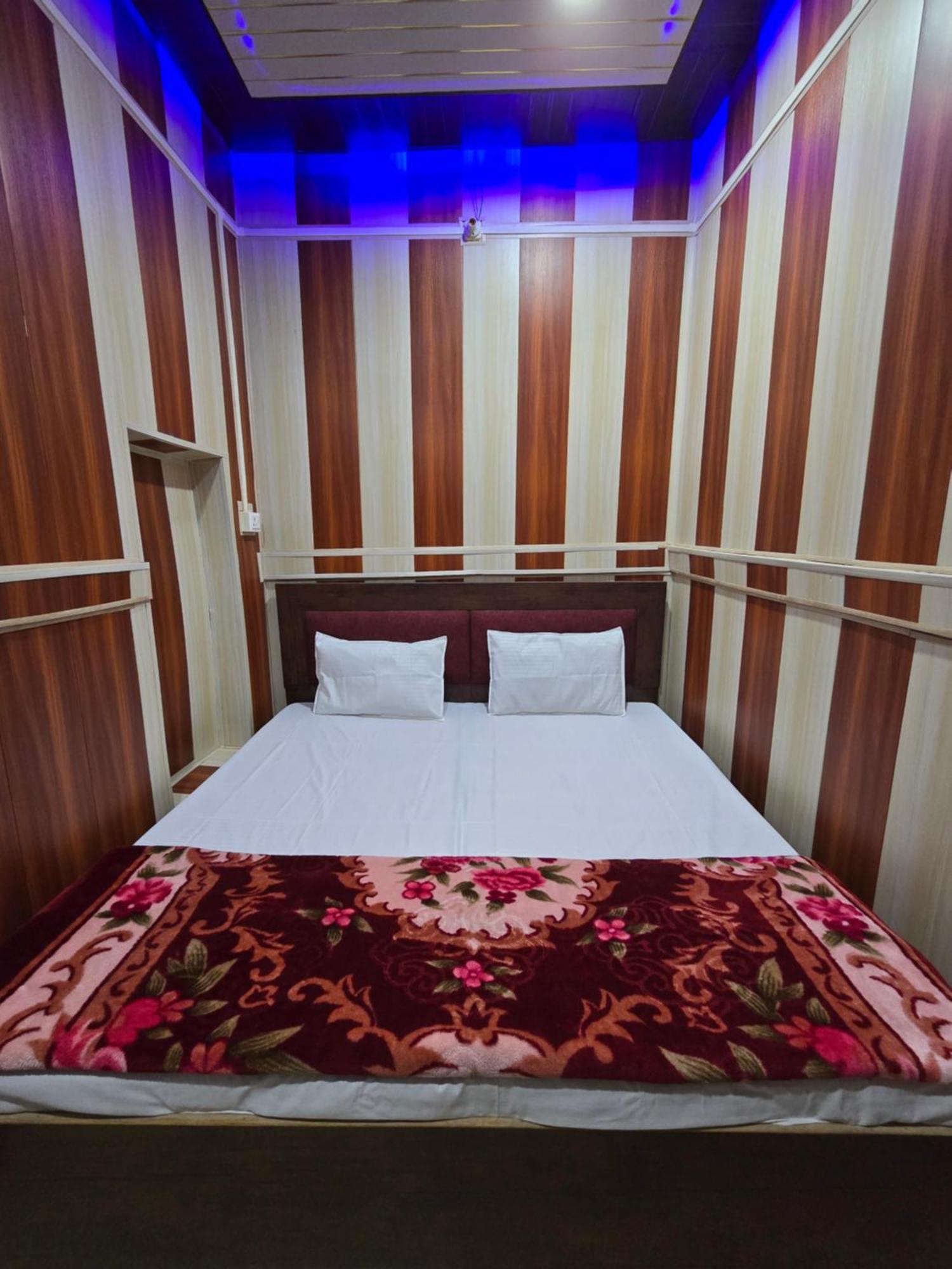 Ramlala Paying Guest House Stay Just 100M From Saryu Ghat, Ayodhya Exterior foto