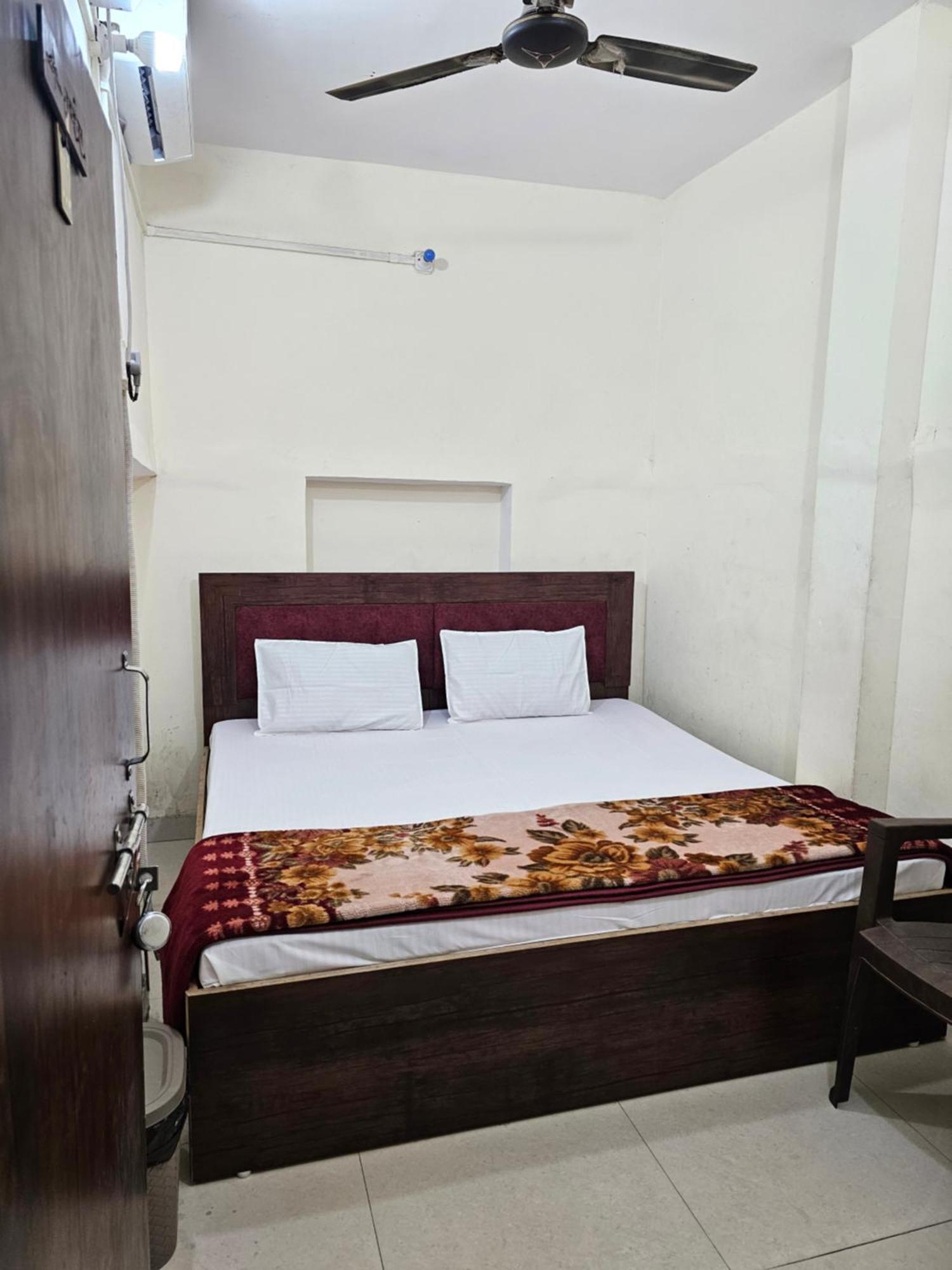 Ramlala Paying Guest House Stay Just 100M From Saryu Ghat, Ayodhya Exterior foto
